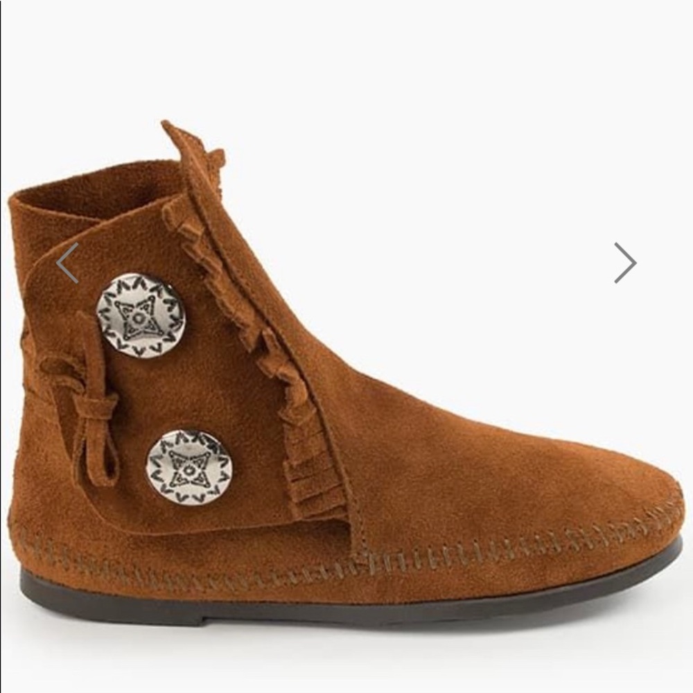 Minnetonka Two Button Hardsole Boot